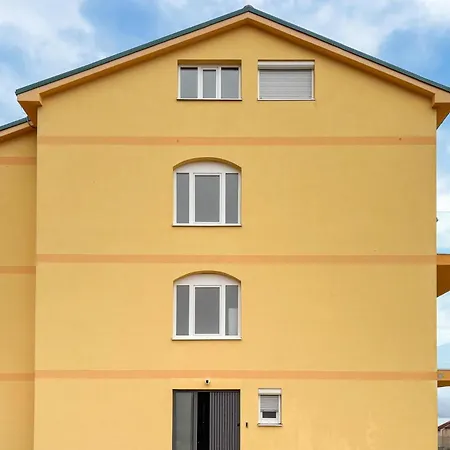 Amazing In With Wifi Apartment Novi Vinodolski